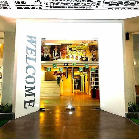 Silom Art Hostel Bangkok Exterior foto