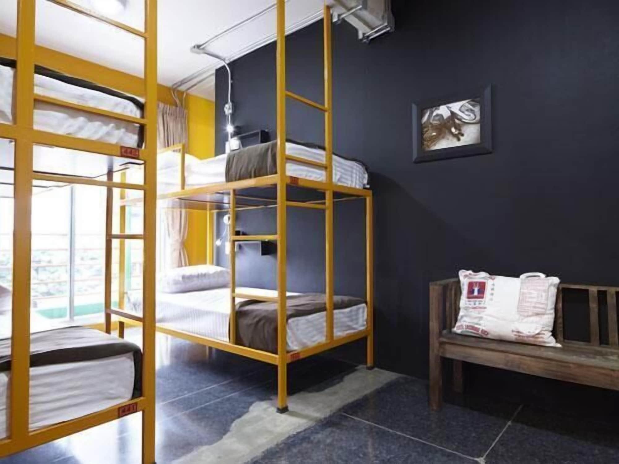 Silom Art Hostel Bangkok Exterior foto