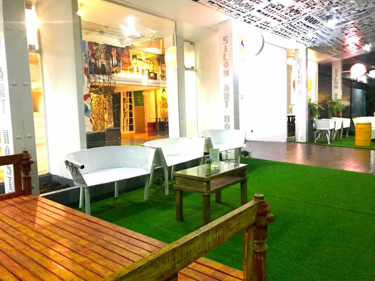Silom Art Hostel Bangkok Exterior foto