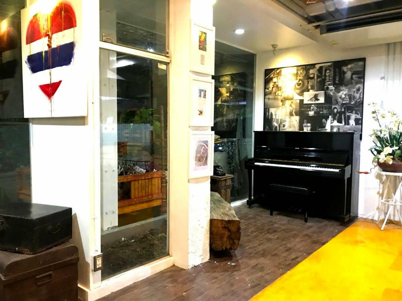 Silom Art Hostel Bangkok Exterior foto