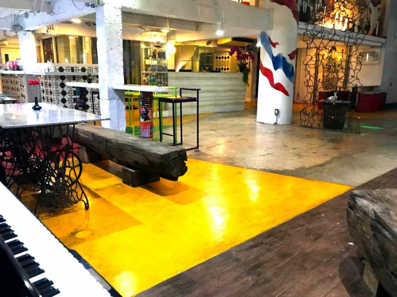 Silom Art Hostel Bangkok Exterior foto