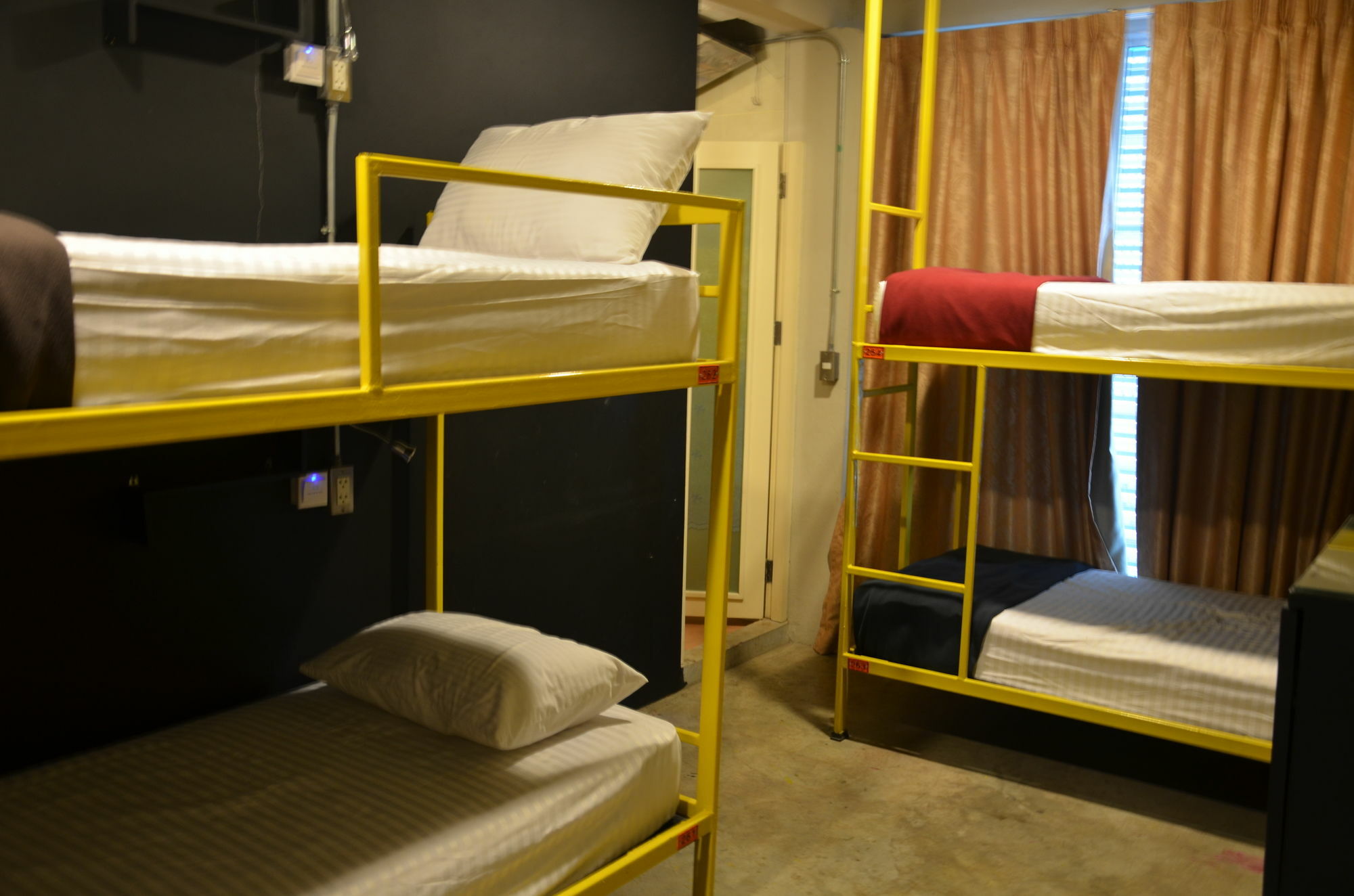Silom Art Hostel Bangkok Exterior foto
